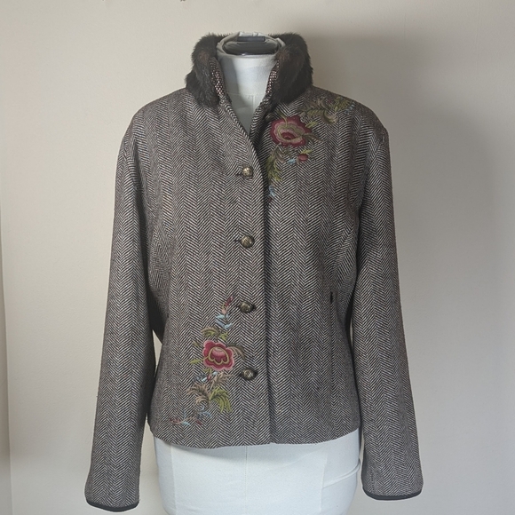 Icelandic Design Jackets & Blazers - 🌸 Vintage Icelandic Design Floral Embroidered Jacket with Removable Faux Fur Co